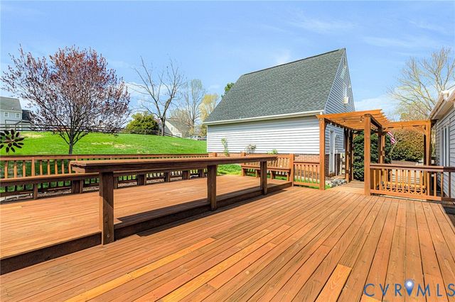 8297 Soft Wind Dr, Mechanicsville, VA 23111