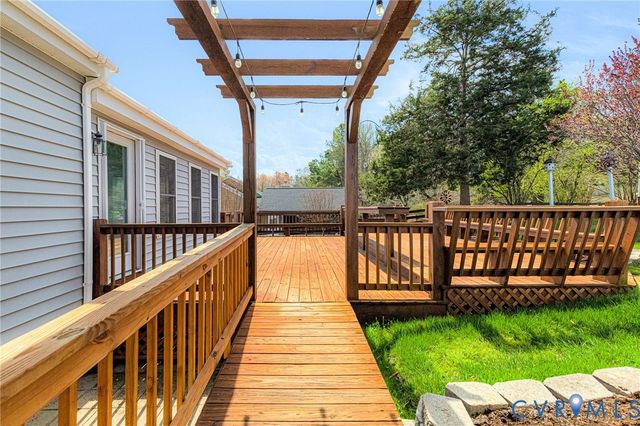 8297 Soft Wind Dr, Mechanicsville, VA 23111