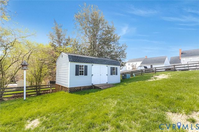 8297 Soft Wind Dr, Mechanicsville, VA 23111