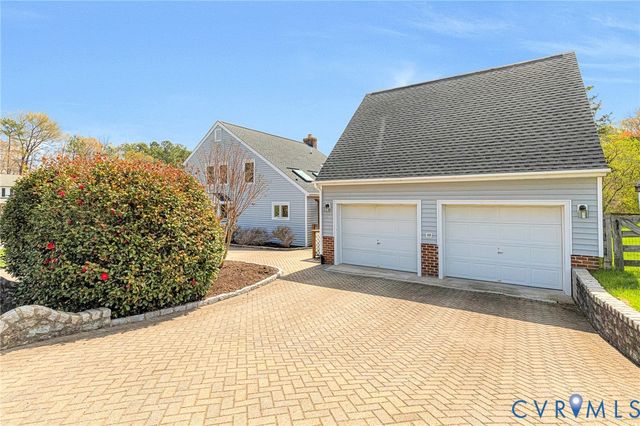 8297 Soft Wind Dr, Mechanicsville, VA 23111