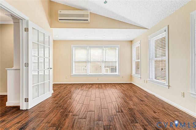 8297 Soft Wind Dr, Mechanicsville, VA 23111