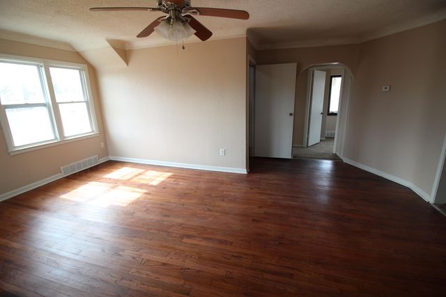 14462 Pine Street, Taylor, MI 48180