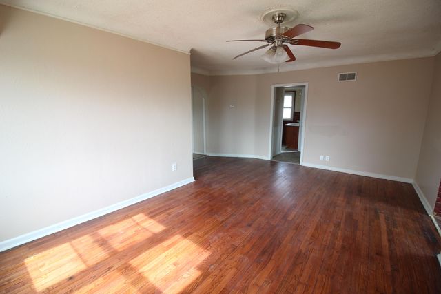 14462 Pine Street, Taylor, MI 48180