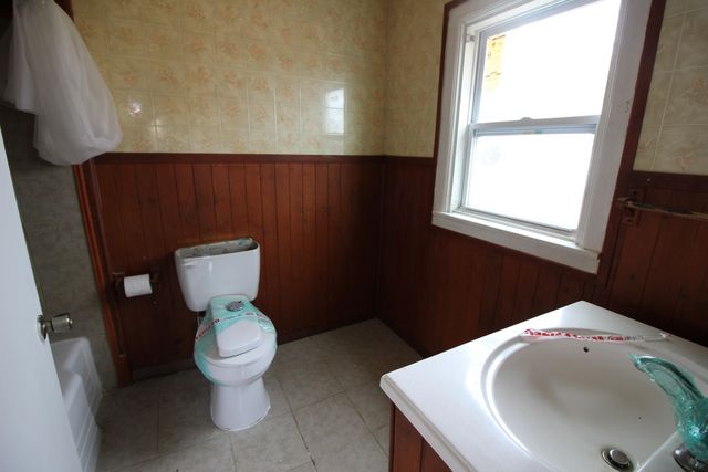 14462 Pine Street, Taylor, MI 48180