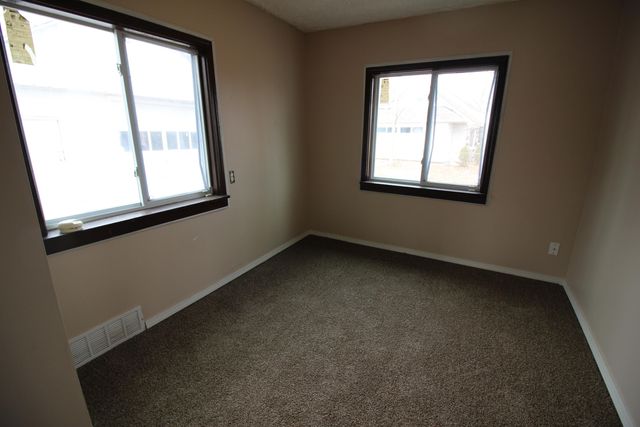 14462 Pine Street, Taylor, MI 48180