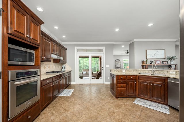 189 Turkey Creek Dr, Tullahoma, TN 37388