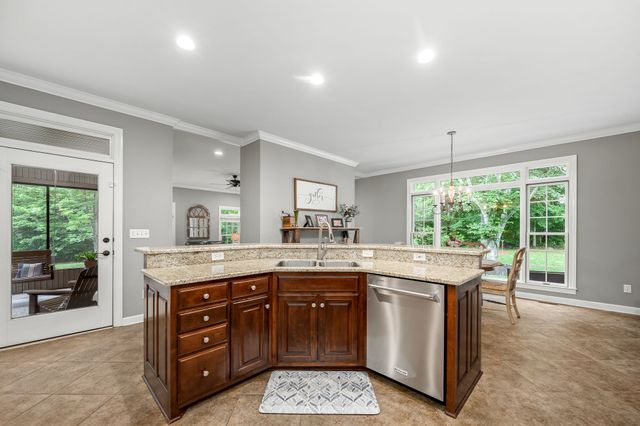 189 Turkey Creek Dr, Tullahoma, TN 37388