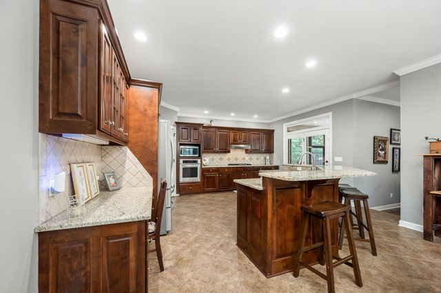 189 Turkey Creek Dr, Tullahoma, TN 37388