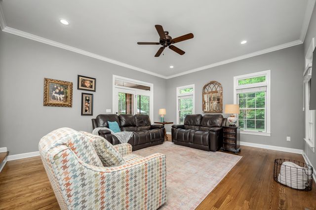 189 Turkey Creek Dr, Tullahoma, TN 37388