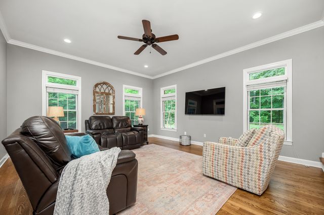189 Turkey Creek Dr, Tullahoma, TN 37388
