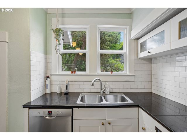 71 Ne ALBERTA St, Portland, OR 97211
