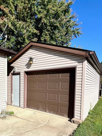 84 Birch Drive, Sandwich, IL 60548