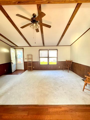 84 Birch Drive, Sandwich, IL 60548