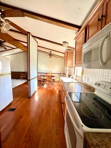 84 Birch Drive, Sandwich, IL 60548