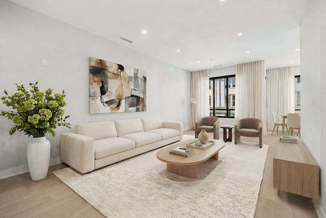 305 S Racine Avenue PHD, Chicago, IL 60607