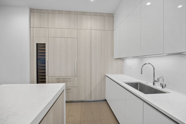 305 S Racine Avenue PHD, Chicago, IL 60607