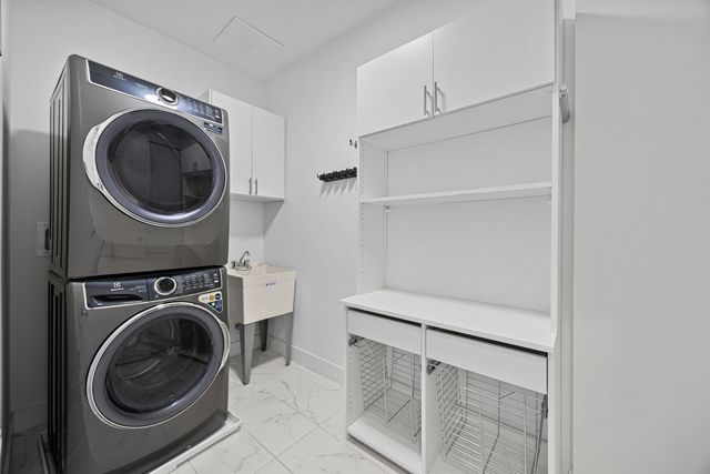 305 S Racine Avenue PHD, Chicago, IL 60607