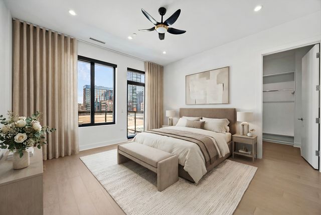 305 S Racine Avenue PHD, Chicago, IL 60607