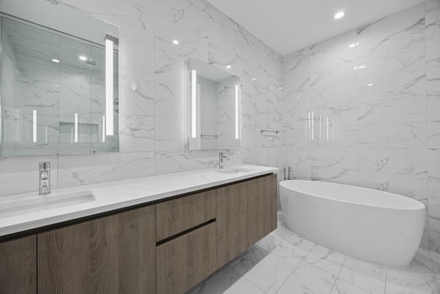 305 S Racine Avenue PHD, Chicago, IL 60607