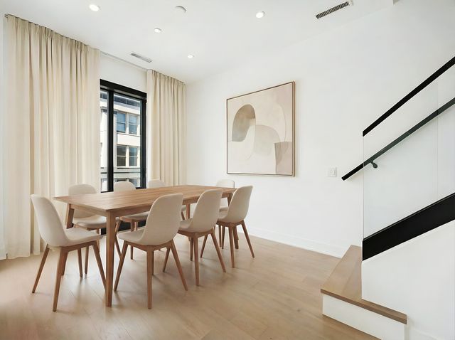 305 S Racine Avenue PHD, Chicago, IL 60607