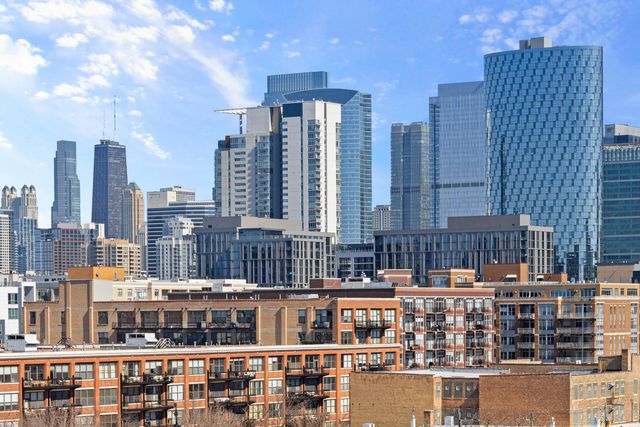 305 S Racine Avenue PHD, Chicago, IL 60607