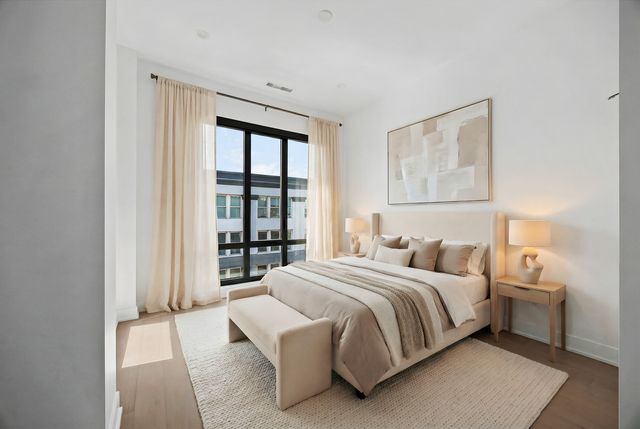 305 S Racine Avenue PHD, Chicago, IL 60607