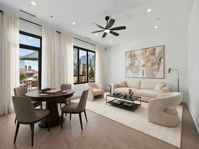 305 S Racine Avenue PHD, Chicago, IL 60607