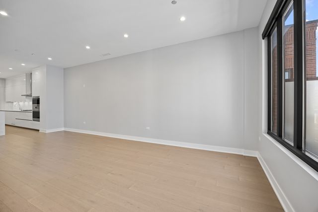 305 S Racine Avenue PHD, Chicago, IL 60607