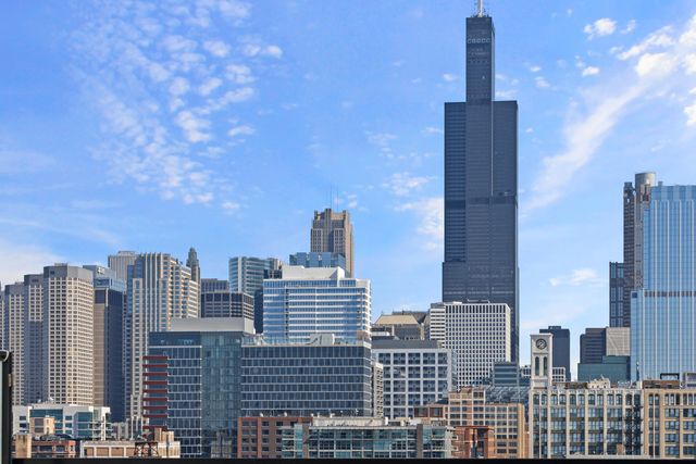 305 S Racine Avenue PHD, Chicago, IL 60607