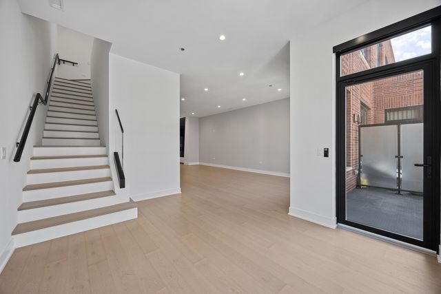 305 S Racine Avenue PHD, Chicago, IL 60607