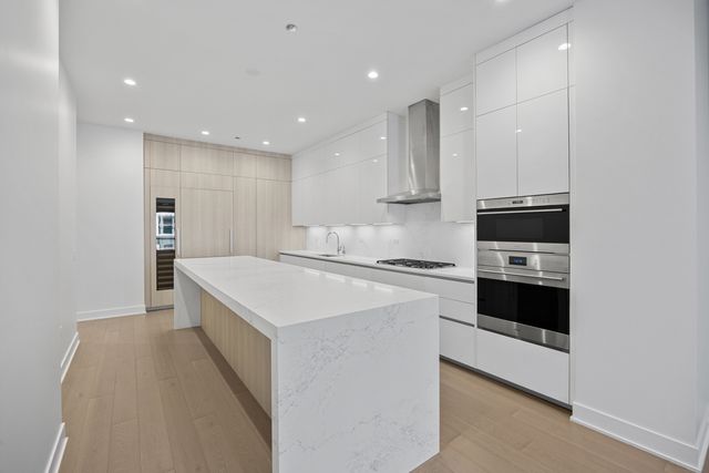 305 S Racine Avenue PHD, Chicago, IL 60607