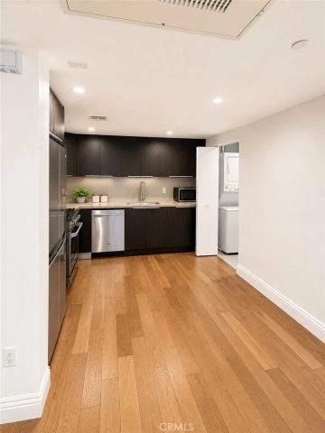 2939 Leeward Ave 420, Los Angeles, CA 90005