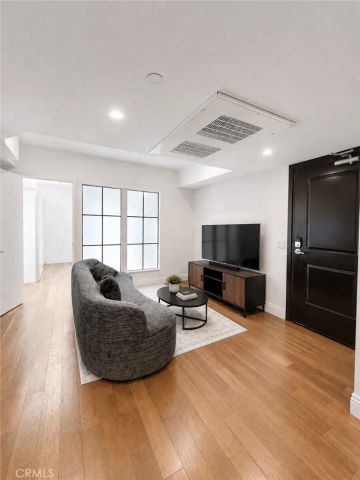 2939 Leeward Ave 420, Los Angeles, CA 90005