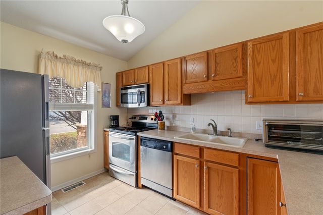 10 Turtlewood, Greece, NY 14626