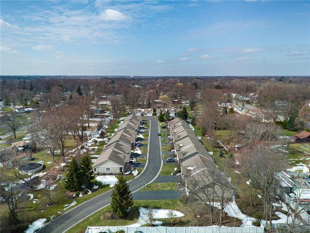 10 Turtlewood, Greece, NY 14626