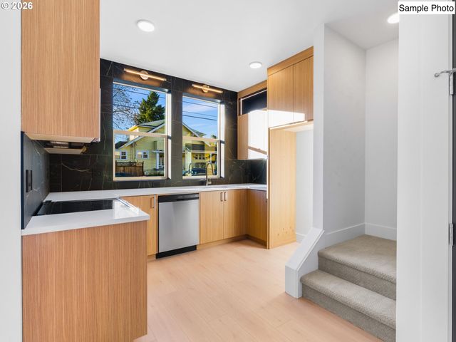 2890 Ne 61st Ave, Portland, OR 97213