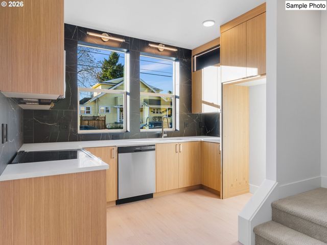 2890 Ne 61st Ave, Portland, OR 97213