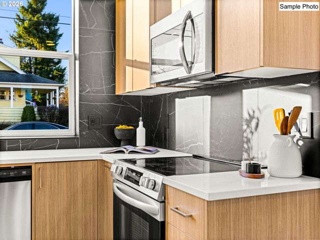 2890 Ne 61st Ave, Portland, OR 97213