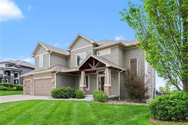 12706 S Laci Circle, Lee's Summit, MO 64086