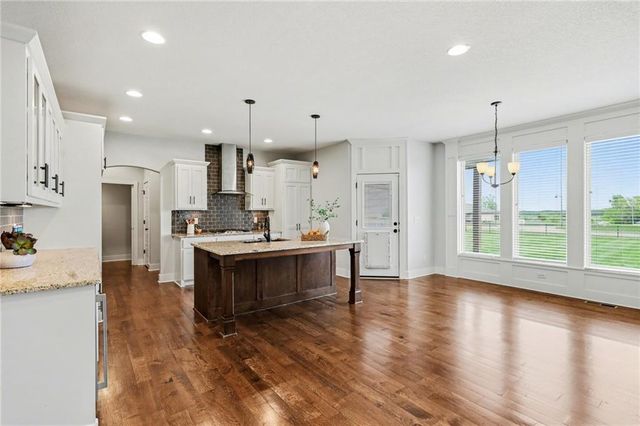 12706 S Laci Circle, Lee's Summit, MO 64086