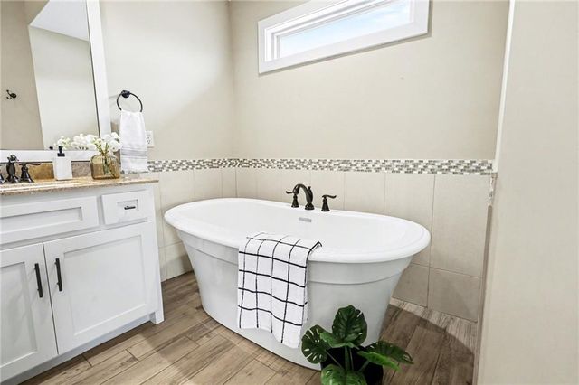 12706 S Laci Circle, Lee's Summit, MO 64086