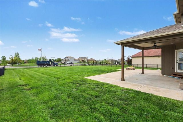 12706 S Laci Circle, Lee's Summit, MO 64086