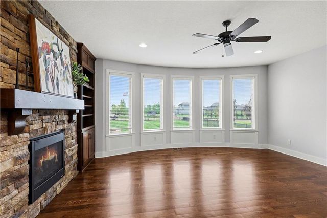 12706 S Laci Circle, Lee's Summit, MO 64086