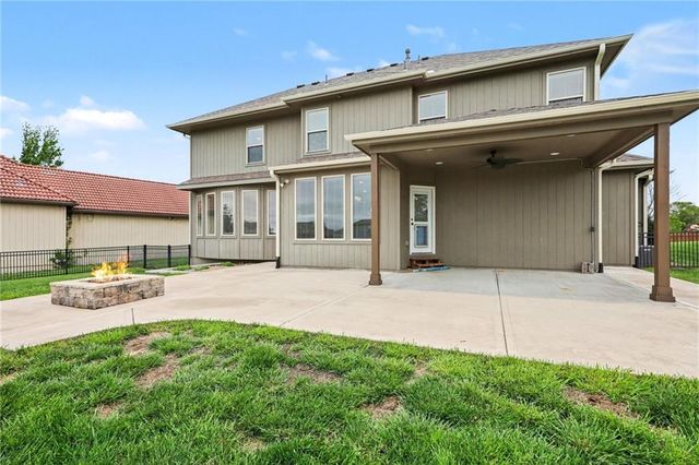 12706 S Laci Circle, Lee's Summit, MO 64086