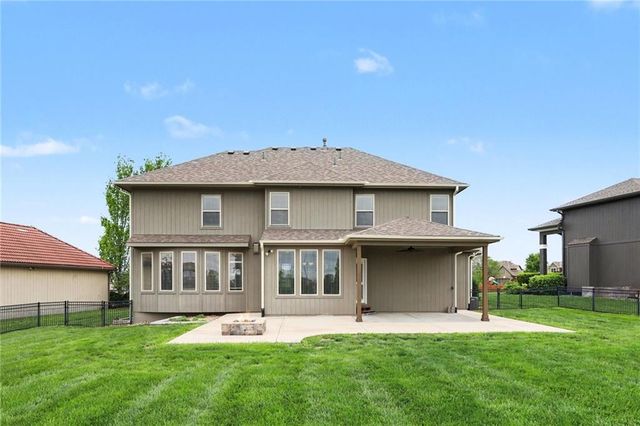12706 S Laci Circle, Lee's Summit, MO 64086