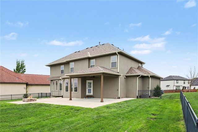 12706 S Laci Circle, Lee's Summit, MO 64086