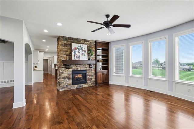 12706 S Laci Circle, Lee's Summit, MO 64086