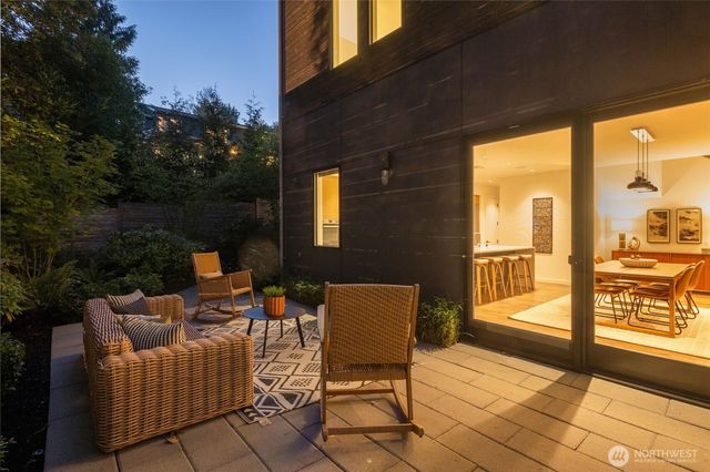 6015 53rd Avenue NE, Seattle, WA 98115