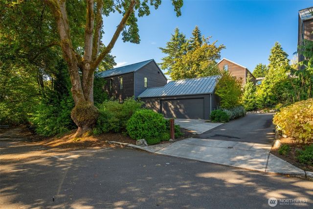6015 53rd Avenue NE, Seattle, WA 98115