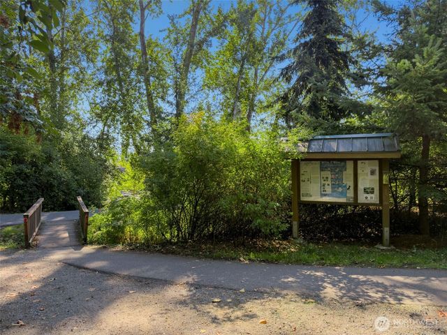 6015 53rd Avenue NE, Seattle, WA 98115